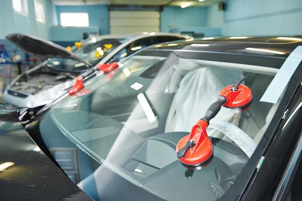 Affordable and Trusted Auto Glass Company in Tampa
