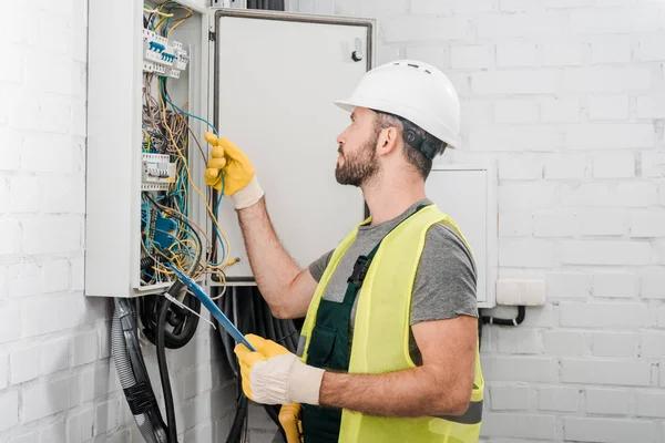 Licensed electrician lansdowne for safe electrical work