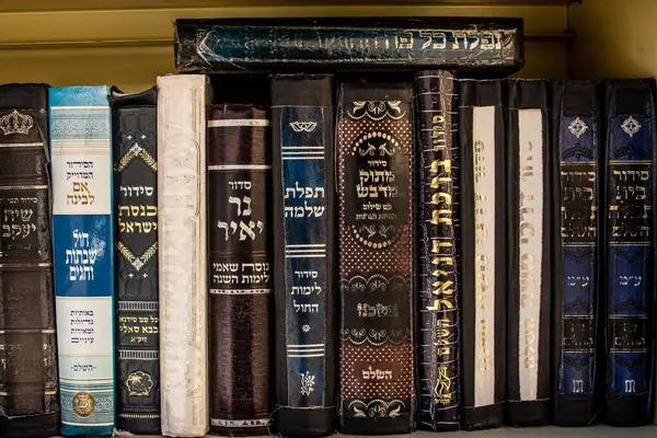 Finding Meaningful kaddish recital services for a Memorial Period