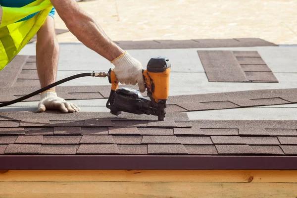 How to Compare Roofing Company Near Me Options Before Hiring